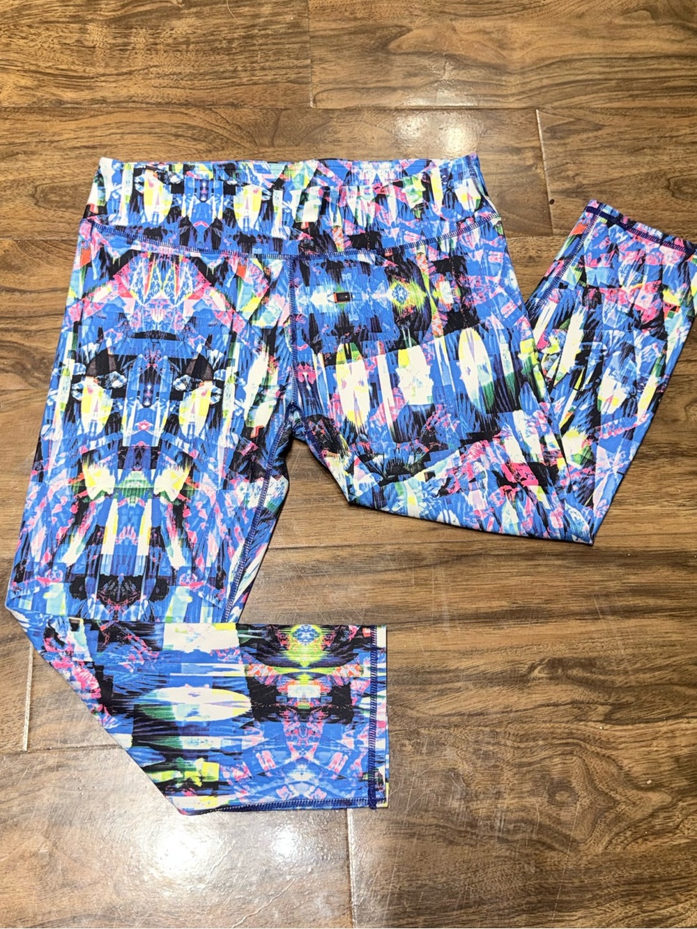 💙 FABLETICS Crop Bright Blue Patterned Active Leggings Medium